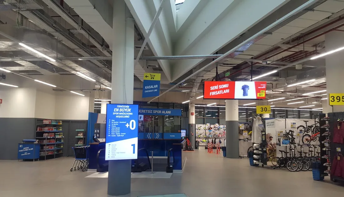 Decathlon Connected retail displays project by Unisign